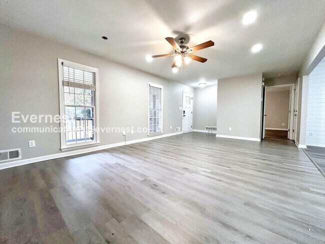 Building Photo - 204 Battle Dr