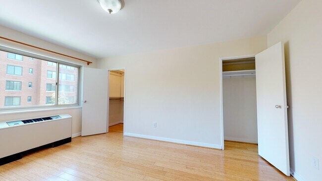 Building Photo - 3900 Tunlaw Rd NW