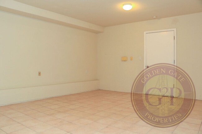 Building Photo - Twin Peaks - 2 BR, Office, 2.5 BA Townhome...