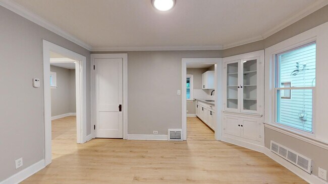 Building Photo - For August Move-In - West Blvd Area - 2 Bedroom Single Family Home