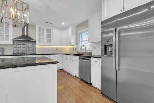 Building Photo - 8616 Chateau Dr