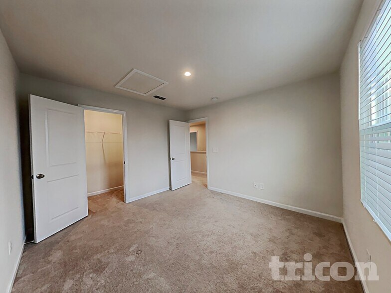 Building Photo - 467 Hobson Wy