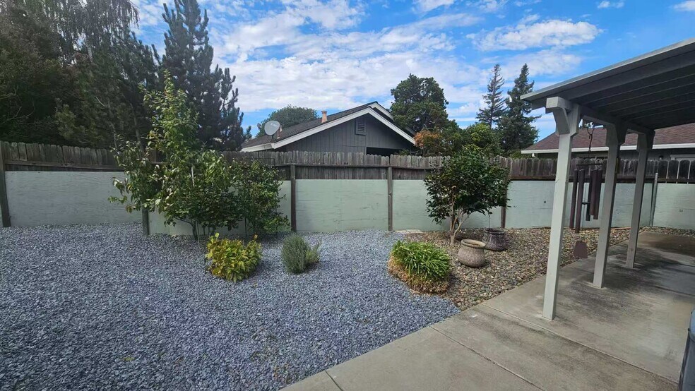 Building Photo - 814 Portugal Way