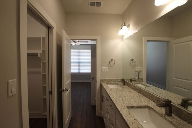 Building Photo - COMING SOON! Luxury 3 Bedroom 2 Bath Townh...