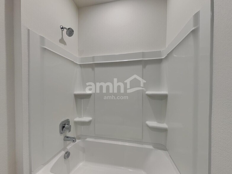 Building Photo - 11677 Logans Rdg Dr