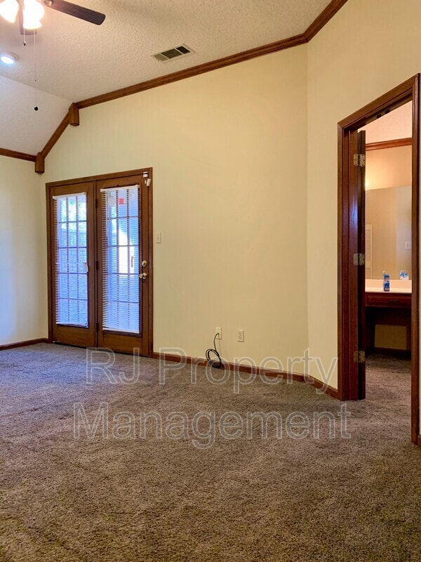 Building Photo - 6678 Spencer Forest Cove W