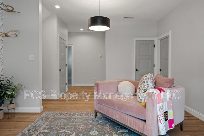 Building Photo - 3618 Graythorne Dr