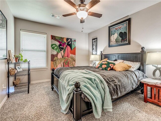 Building Photo - Beautiful home in Kelly Lake Estates + 4 bedrooms + 3 full bathrooms