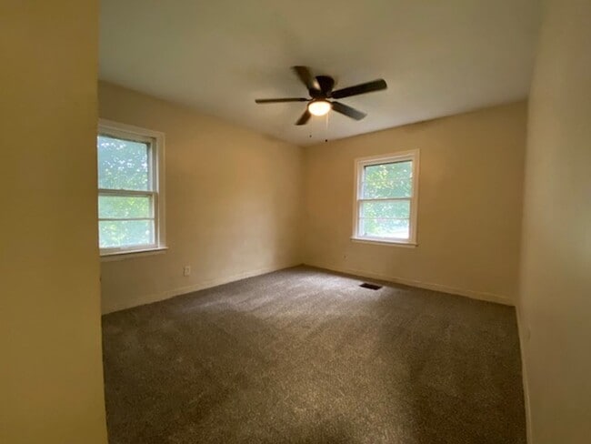 Building Photo - Charming West Akron Ranch with Walk-Throug...