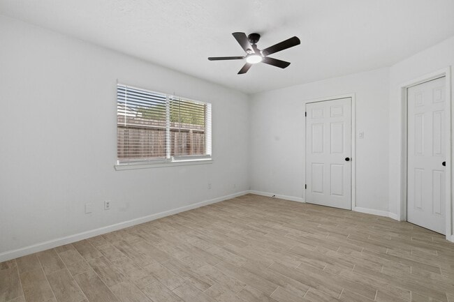 Building Photo - 7618 Breda Dr