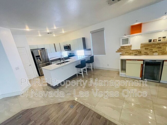 Building Photo - 9341 Lugo St