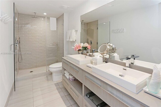 Building Photo - 4010 S Ocean Dr