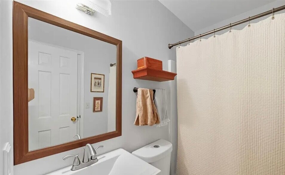 Building Photo - 1505 Tanglewood Cir