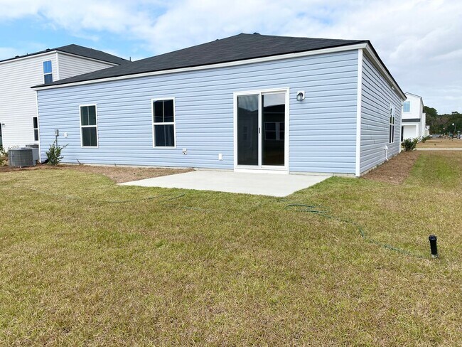 Building Photo - LIKE NEW home in a new subdivision!