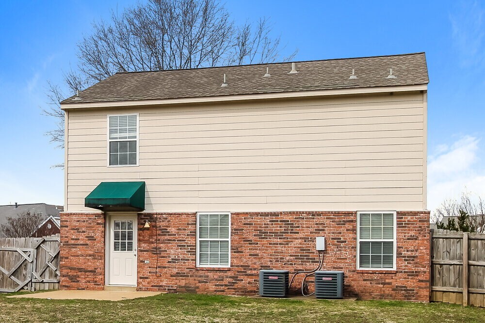 Building Photo - 9949 Fox Run Dr