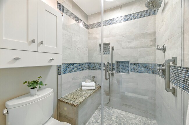 Building Photo - 401 Harbour Point