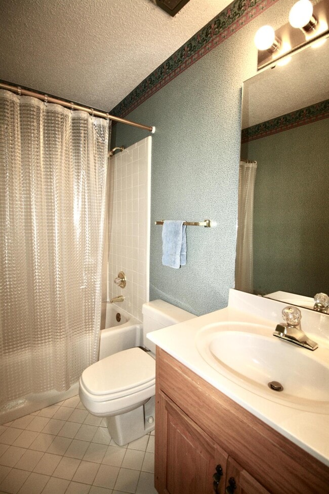 Building Photo - 32 Westlake Pointe Dr