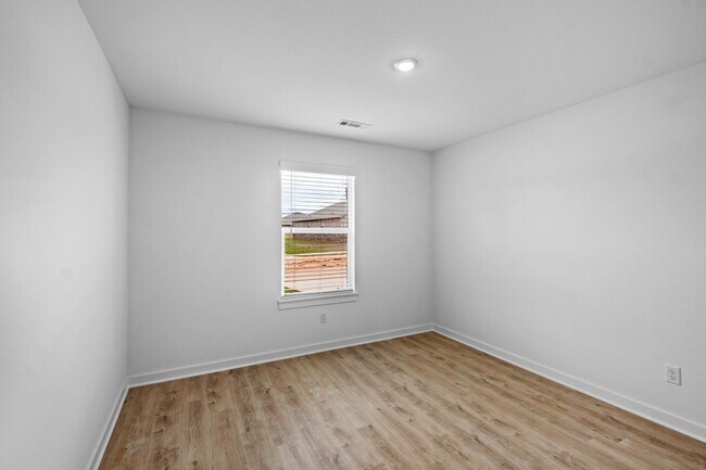 Building Photo - Stunning New 4-Bedroom Home with Modern Up...