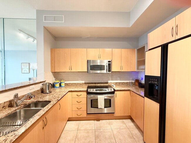 Building Photo - 804 E Windward Way