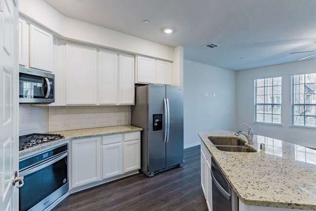 Building Photo - 326 Shasta Dr