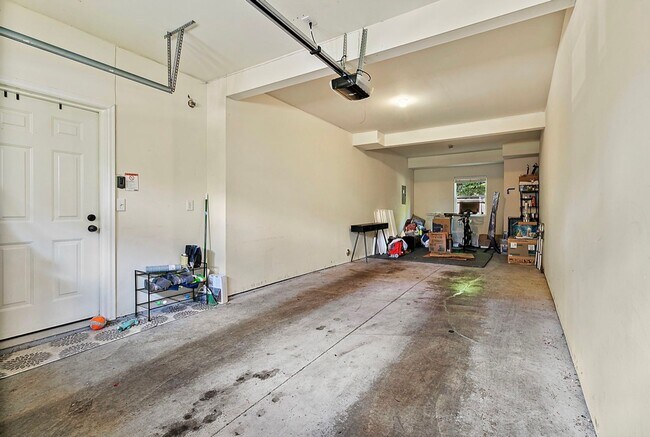 Building Photo - 4Bd/2.5Ba Renton Townhome