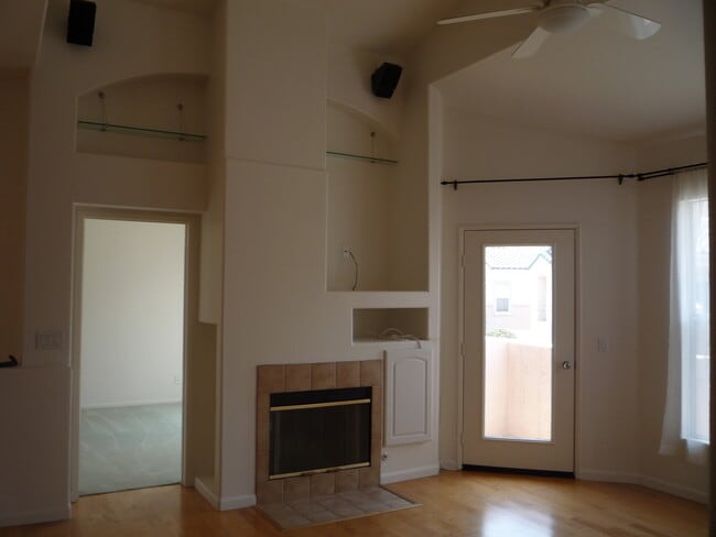 Building Photo - Charming Two-Story Townhome in Union Square