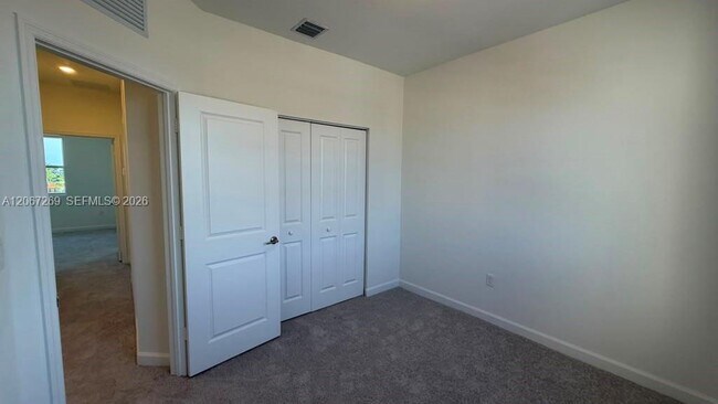 Building Photo - 2537 SE 25th Ct