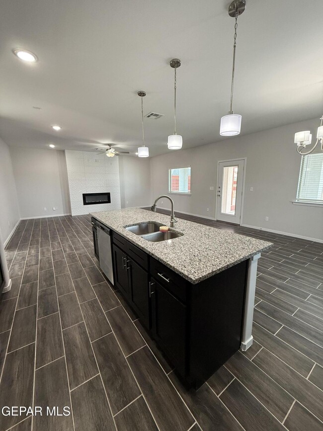 Building Photo - 804 Blingwood