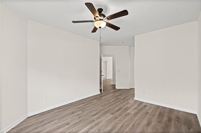 Building Photo - 8806 Fairview Bluff