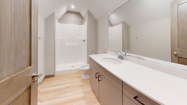 Building Photo - Remodeled 10 Bedroom House in Dinkytown!