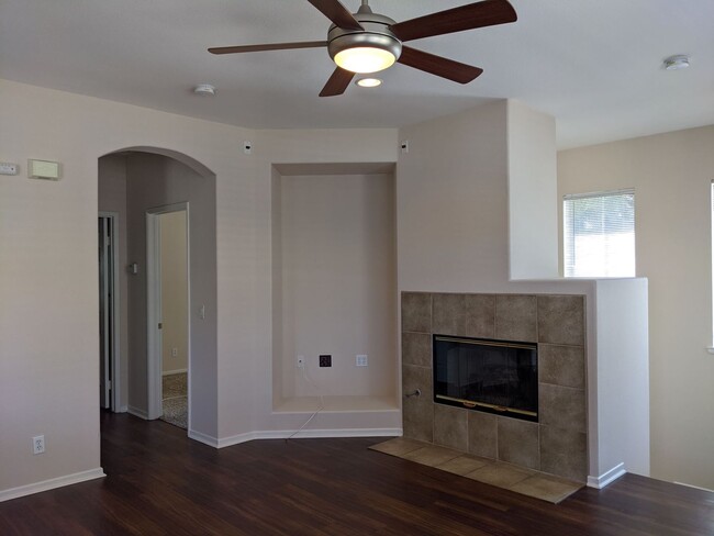 Building Photo - 2Bed/2Bath Condo off Douglas in Oceanside~...