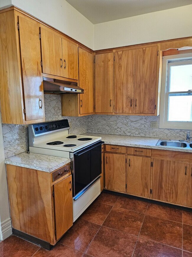Building Photo - 1223 Claremont Ave