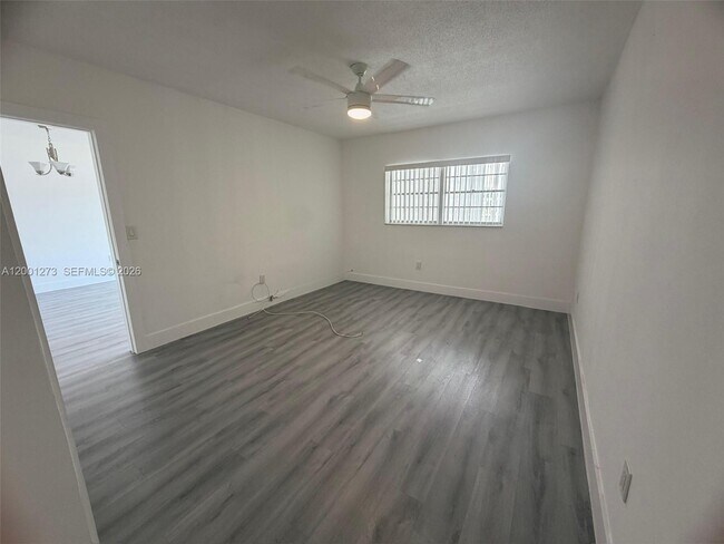 Building Photo - 20111 NE 27th Ct