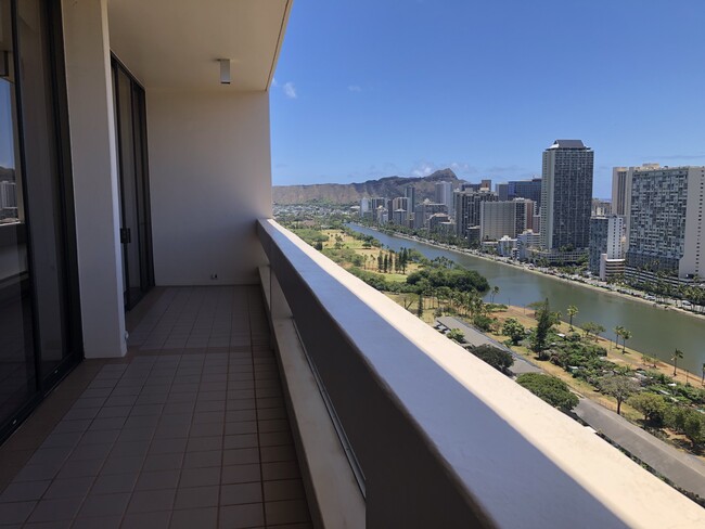 340 sq. ft. Indoor Lanai view left - 500 University Ave