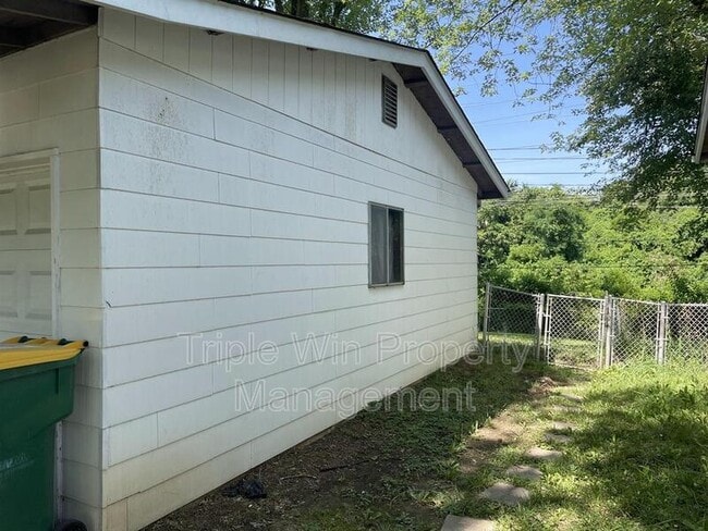 Building Photo - 10203 Trio Ln