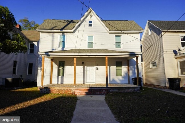 Building Photo - 231 Newton St