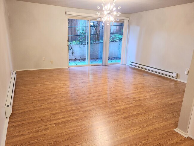 Living room - 11010 NE 68th St