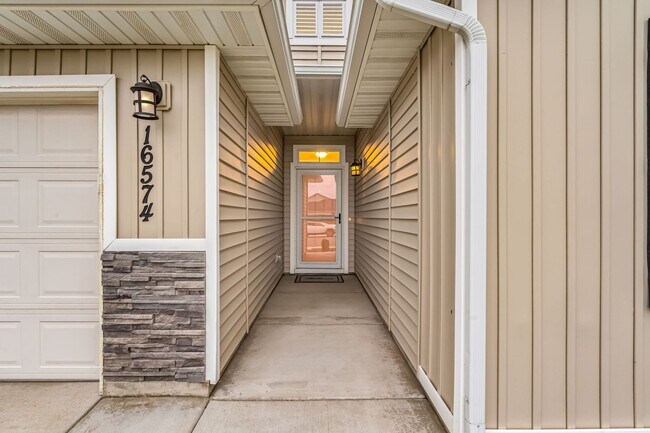 Building Photo - Spacious 4bd/2ba, Single Level Home in Qui...