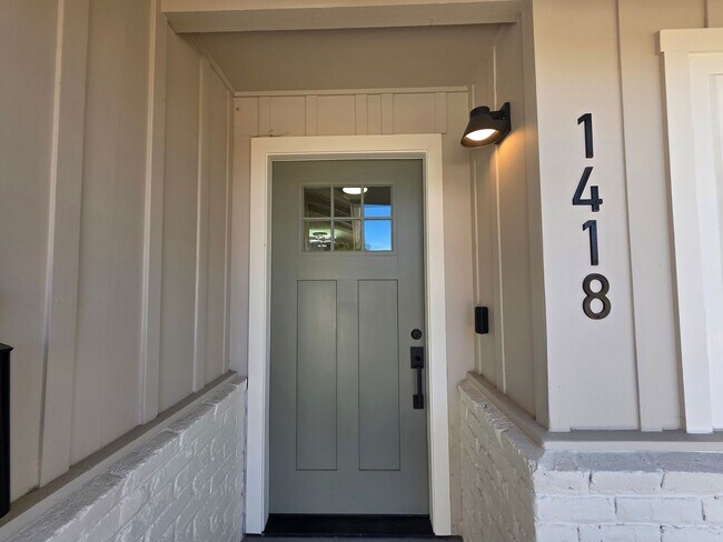 Building Photo - Remodeled Single Story in College neighborhood!