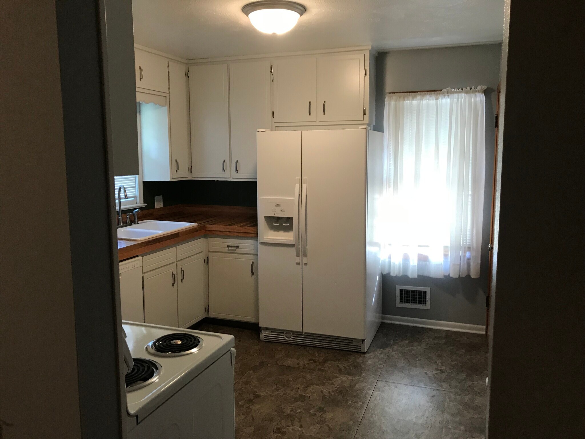 Kitchen - 3370 s 81st ave