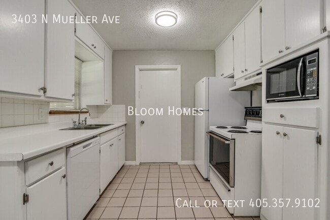Building Photo - 3403 N Mueller Ave