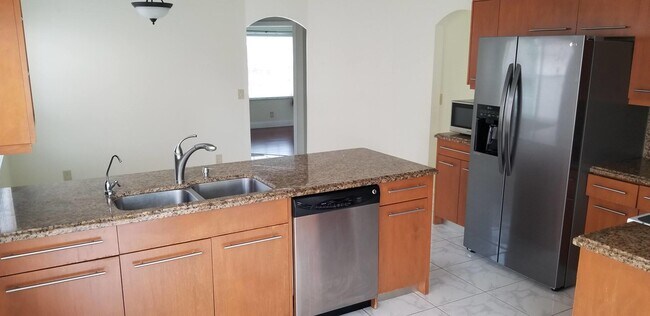 Building Photo - 10780 Cypress Lake Ter