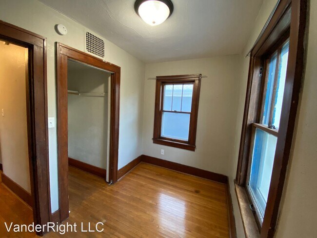 Building Photo - 3 br, 1.5 bath House - 2107 S Grange Ave