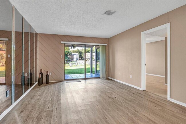 Building Photo - 104 Lakeview Terrace