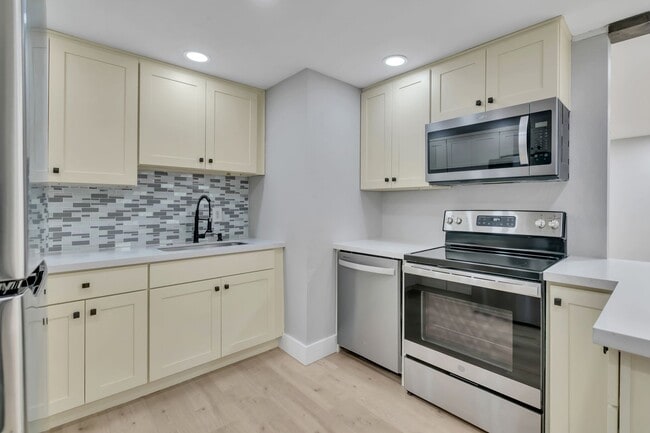 Building Photo - 5182