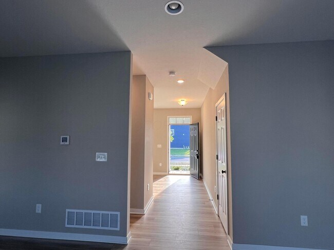 Building Photo - 6213 Boone Dr