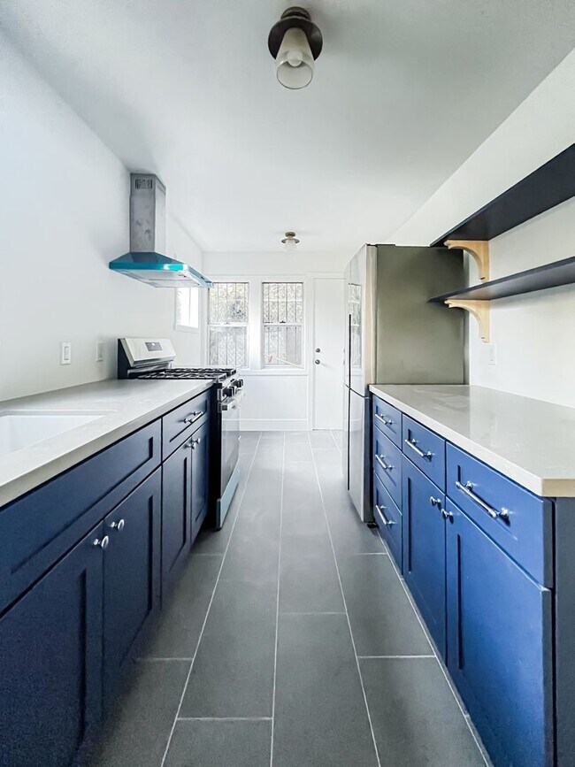 Building Photo - 2246 N Alvarado St