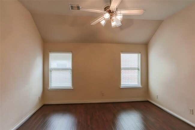 Building Photo - 1327 Maple Ace Dr