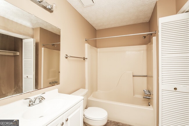 Building Photo - 5561 Deerfield Pl