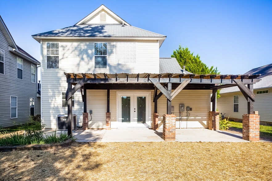 Building Photo - 420 Amir Cir